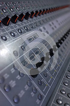 Sound Mastering Table