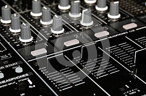 Sound mixer console