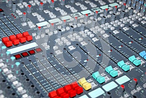 Sound mixing console