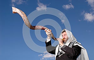 Sounding a Yemenite Shofar