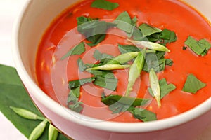 Soup of tomatoes with wild garlic