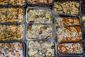 Soups and sauces with shellfish and fish precooked in vacuum trays sealed