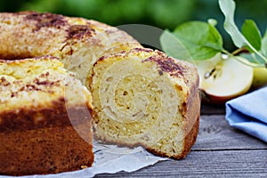 Sour cream cake with apple