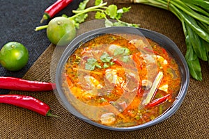 Sour and Spicy soup Prawn [Thai's Tomyum kung ]