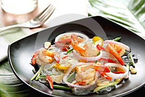 Sour & spicy vermicelli salad with prawn