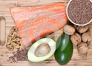 Sources of omega 3 fatty acids: flaxseeds, avocado, salmon and walnuts