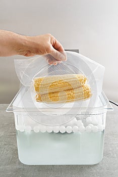 Sous vide cooking of corncobs