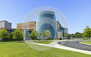 Southfield Public Library provides a book collection of over 250,000 volumes, numerous print