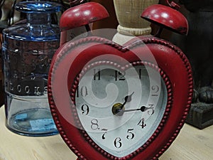 Souvenir clock in the form of heart
