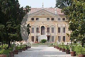 Sovizzo (Vicenza, Veneto, Italy), Villa Curti