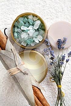 Spa composition with bath salt, moisturizer, round