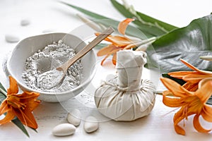 Spa composition with powder face mask and flowers