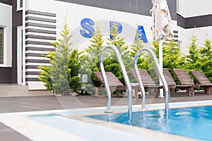 Spa pool with trees