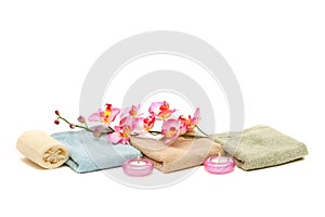 Kúpele uteráky sviečky špongia a ružový orchidea 