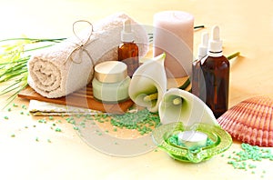 Lázně a nastavení přírodní mýdlo svíčky a ručník. přírodní dřevěný . zelený barva sada 