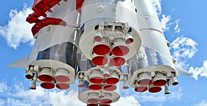 Space rocket nozzles