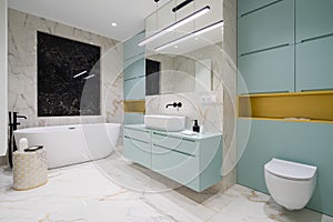 Spacious and modern bathroom with bathtub