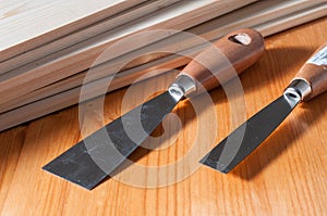 Spackle knives on a wooden table