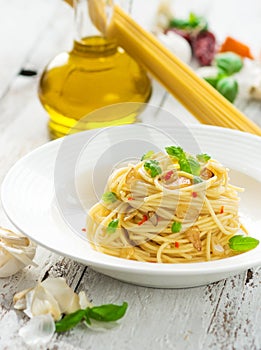 Spageti olive oil and peperoncino