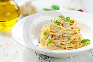 Spageti olive oil and peperoncino photo