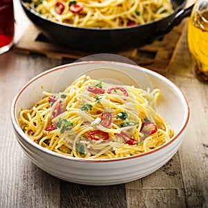 Spaghetti aglio e olio e peperoncino photo