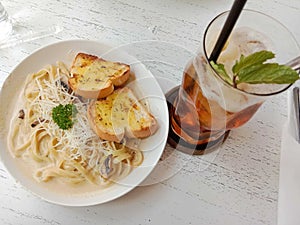 Spaghetti Aglio Olio with Lychee Tea
