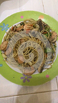 Spaghetti aglio olio with sausage and brocolli