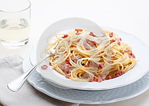 Spaghetti alla carbonara photo