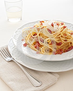 Spaghetti alla carbonara photo