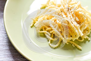 Spaghetti alla chitarra cacio e pepe