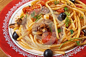 Spaghetti alla puttanesca photo