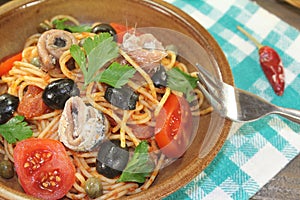 Spaghetti alla puttanesca with capers