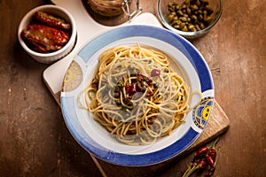 spaghetti with anchovies dried tomatoes