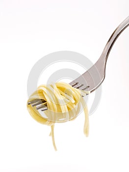 Espaguetis alrededor tenedor 
