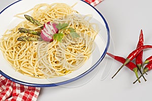 Spaghetti with asparagus