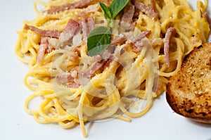 Spaghetti bacon with creamy sauce