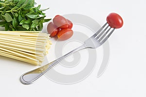 Spaghetti, basil and tomatoes