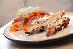 Spaghetti bolognese tomato sauce with fried chicken