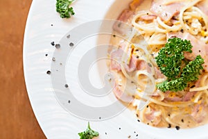 Spaghetti cabonara with ham