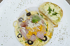 The spaghetti carbonara ham