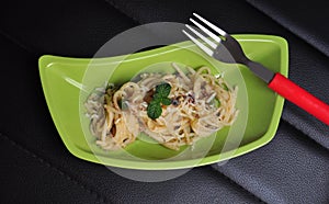 Spaghetti with cheese and mushroom