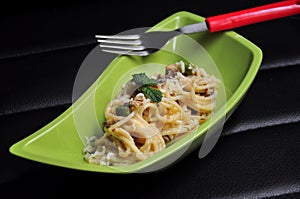 Spaghetti with cheese and mushroom