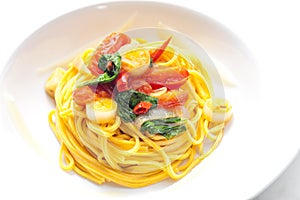 spaghetti with chilli tomatoes and spinach