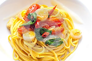 spaghetti with chilli tomatoes and spinach