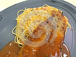 Spaghetti with grilled fish fillet