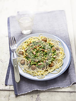 Spaghetti with meatballs and a sauce of spinach