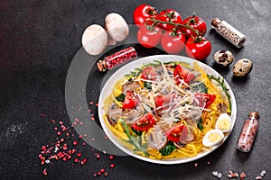 Spaghetti with mushrooms, cheese, spinach, rukkola and cherry tomatoes