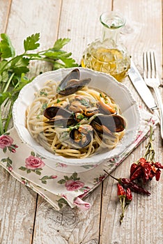 spaghetti with mussels traditional