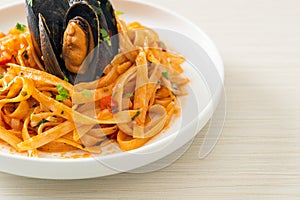 Spaghetti pasta with mussels or clams and tomato sauce