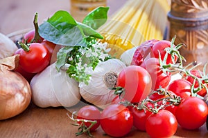 Spaghetti pasta with olive oil and basil, garlic and tomato